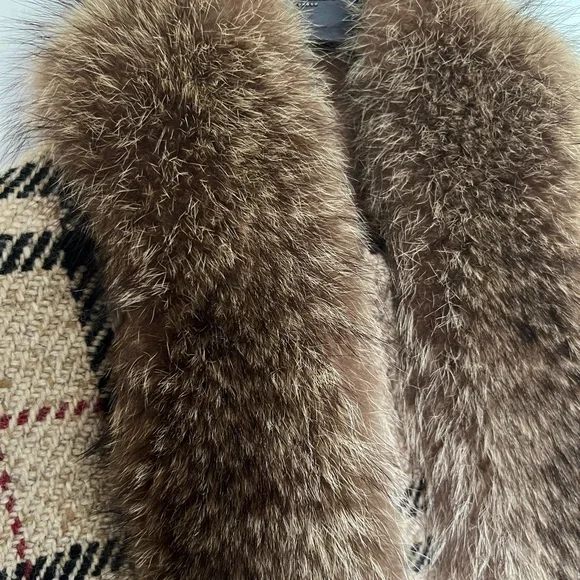 Burberry Tan Plaid Coat with Fur Collar - Picture 5 of 15